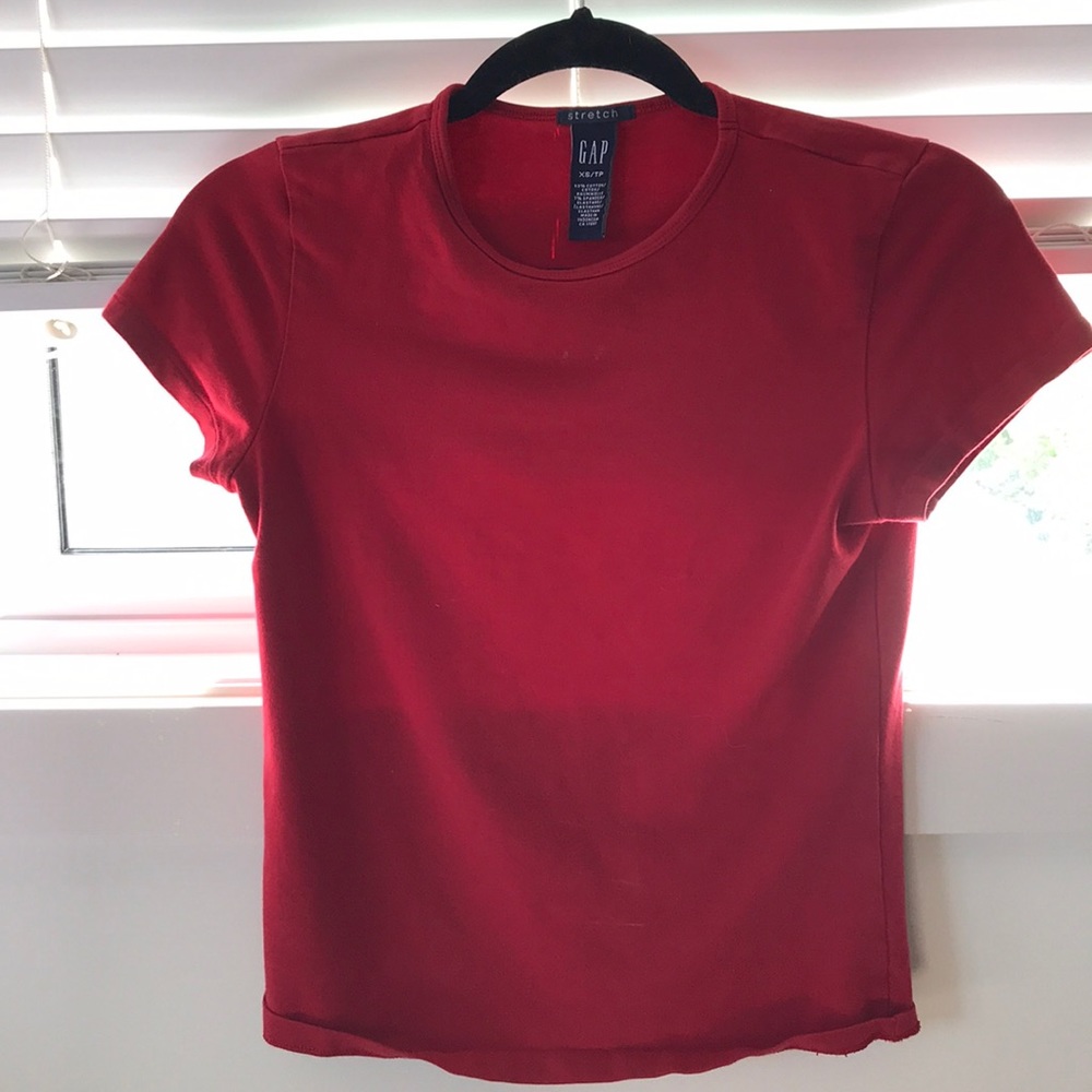 Plain red gap top